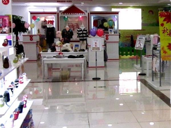 姗可诗格文时尚童装店铺展示