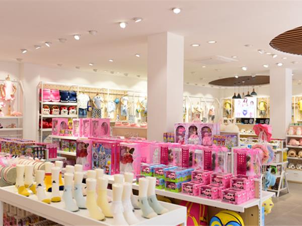 唛吉乐时尚童装店铺展示