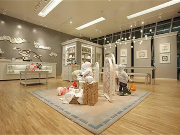 丽婴房婴童装店铺展示