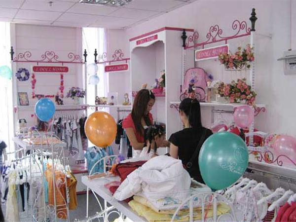 舒贝儿时尚童装店铺展示