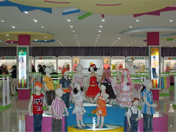 东方快车时尚童装店铺展示
