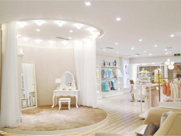 法纳贝儿时尚童装店铺展示