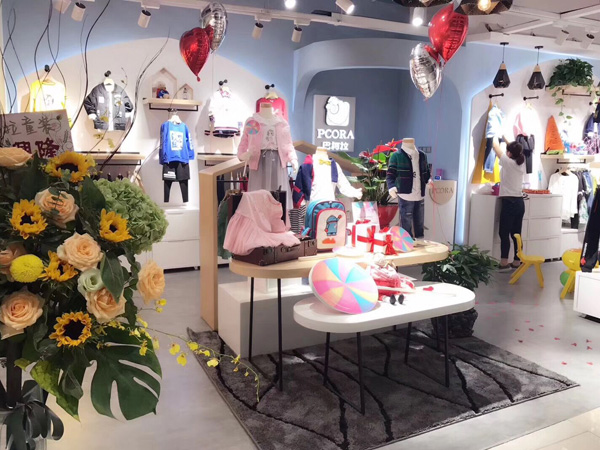 巴柯拉时尚童装店铺展示