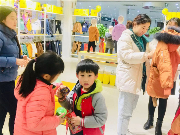 喵哒时尚童装店铺展示