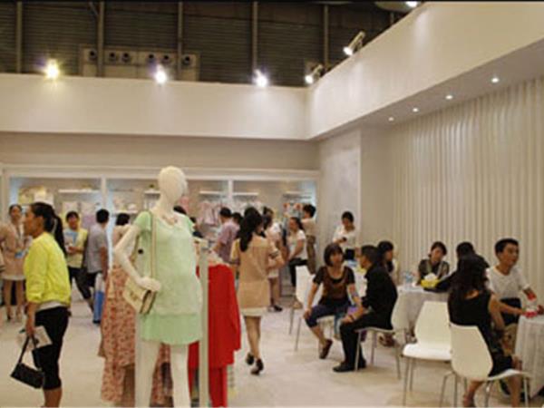 妈妈和我青少年装店铺展示