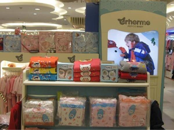 爱儿赫玛时尚童装店铺展示