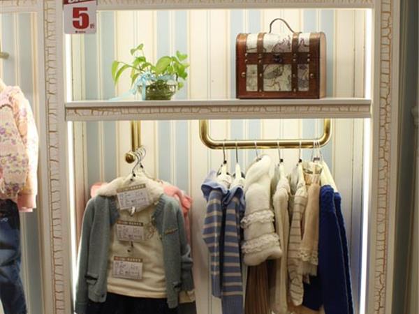 小虎帕蒂青少年装店铺展示