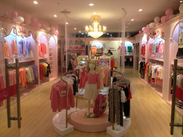 笛莎青少年装店铺展示