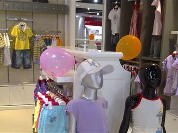 莱迪尚青少年装店铺展示