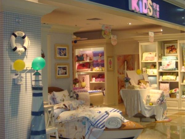罗莱儿童婴童装店铺展示