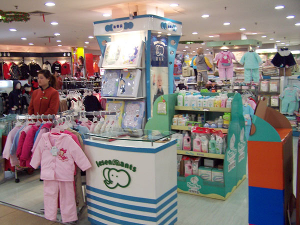 丽婴房婴童装店铺展示