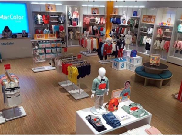 马卡乐婴童装店铺展示