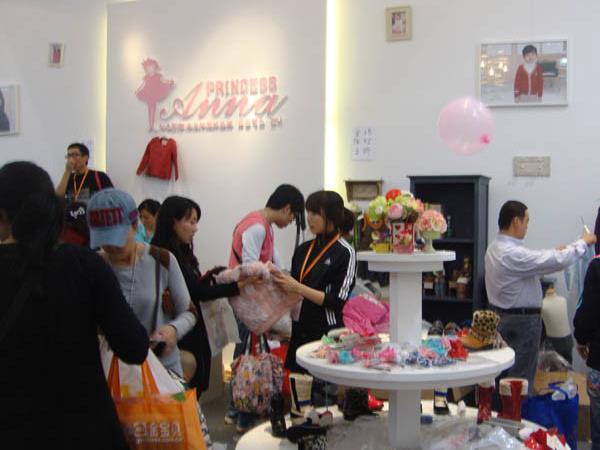 公主安娜青少年装店铺展示