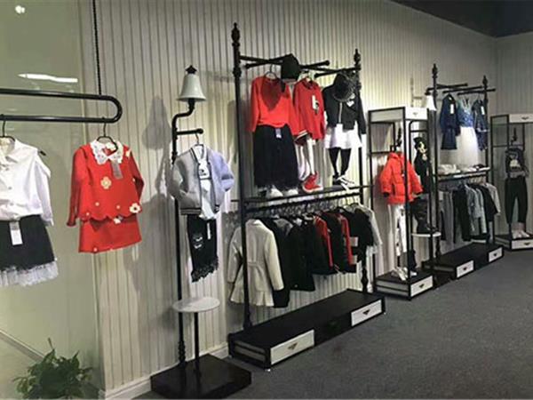 艾米巴时尚童装店铺展示