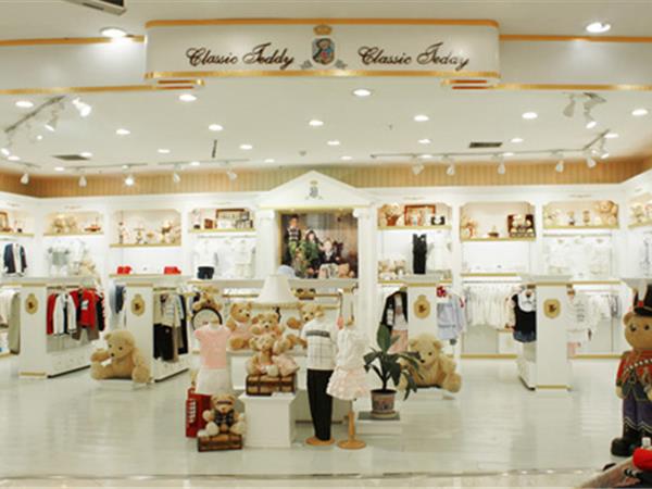 精典泰迪时尚童装店铺展示