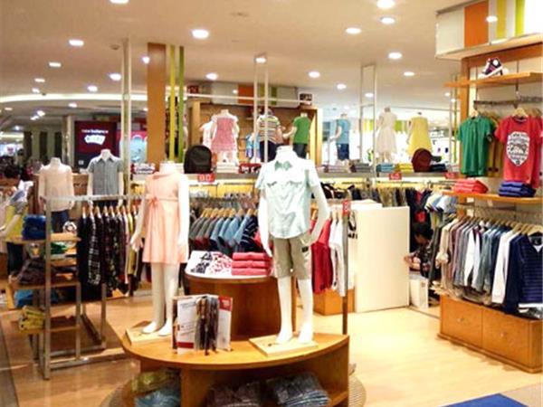 比尔叔叔时尚童装店铺展示
