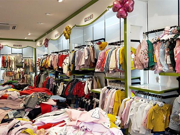 淘衣城堡时尚童装店铺展示