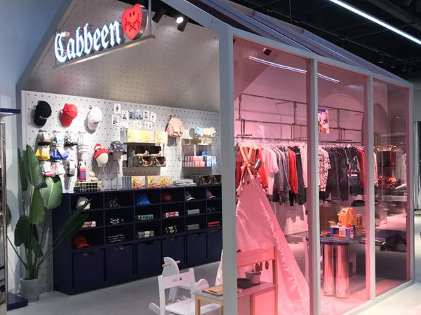 Cabbeen Love时尚童装店铺展示