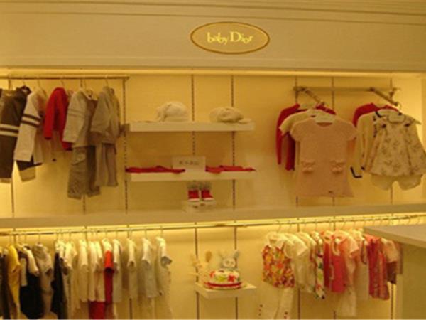 克里斯汀·迪奥青少年装店铺展示