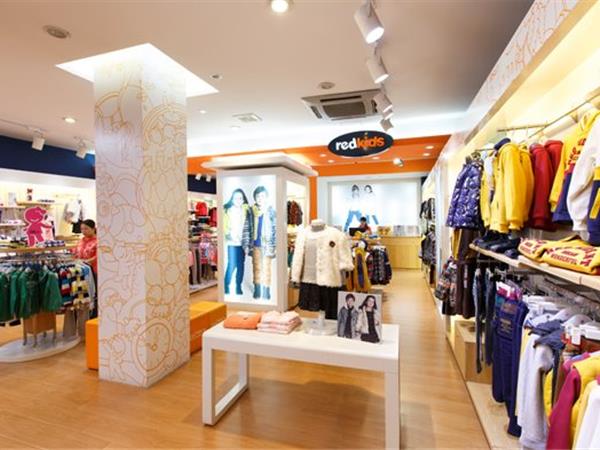 囧小孩青少年装店铺展示