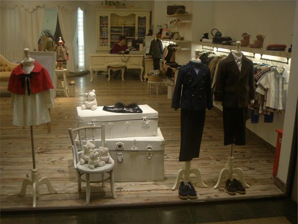 威格璐丝时尚童装店铺展示
