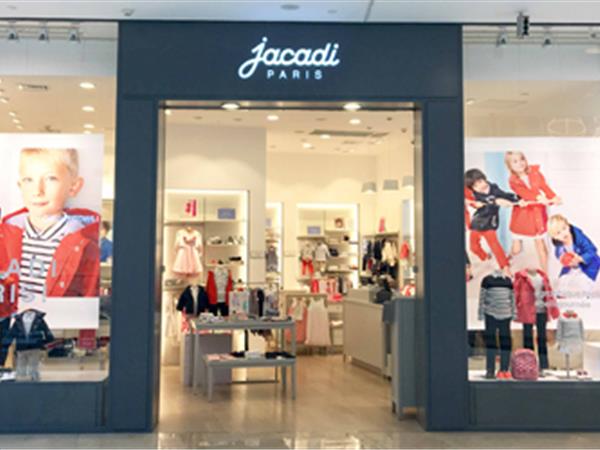 亚卡迪时尚童装店铺展示