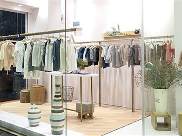 Branca时尚童装店铺展示
