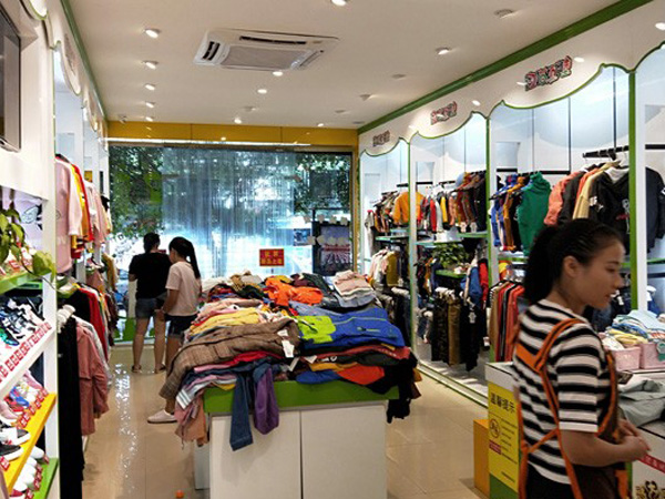 奇妙城堡青少年装店铺展示