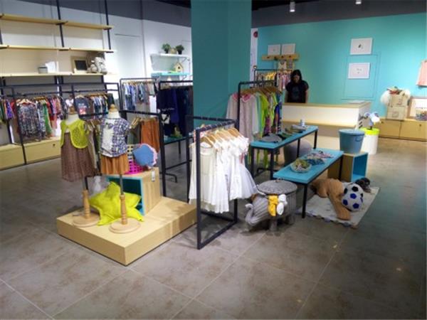 丛林的鱼时尚童装店铺展示