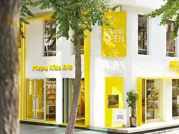 马布时尚童装店铺展示