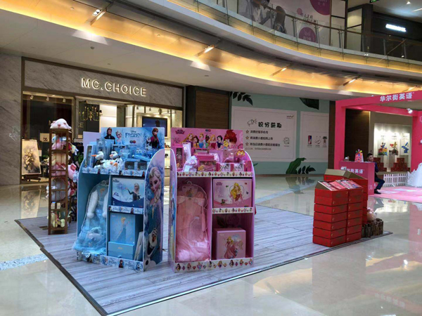 梦幻派对时尚童装店铺展示