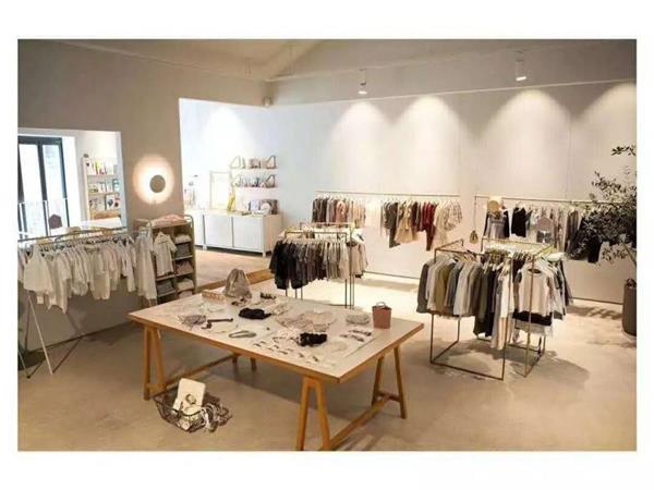 梦想号时尚童装店铺展示