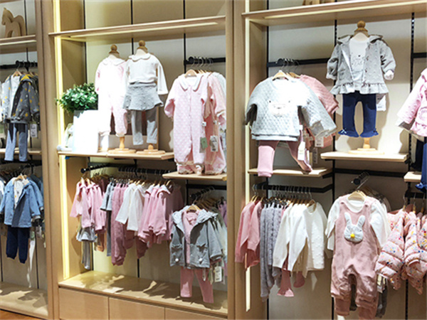 可拉·比特婴童装店铺展示