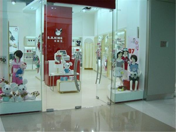 生肖王青少年装店铺展示