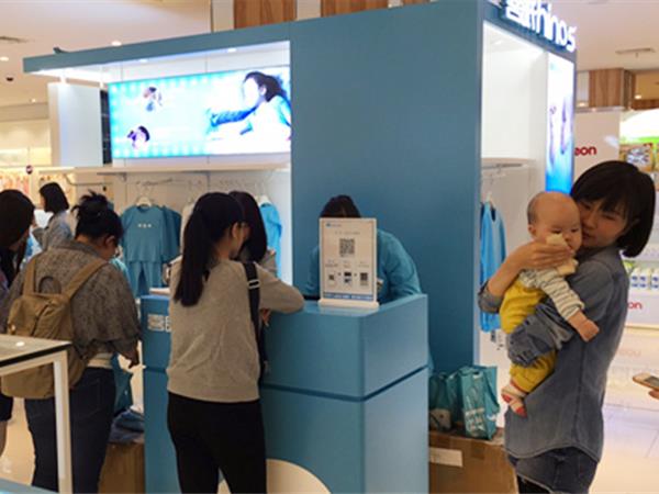 小蓝象婴童装店铺展示