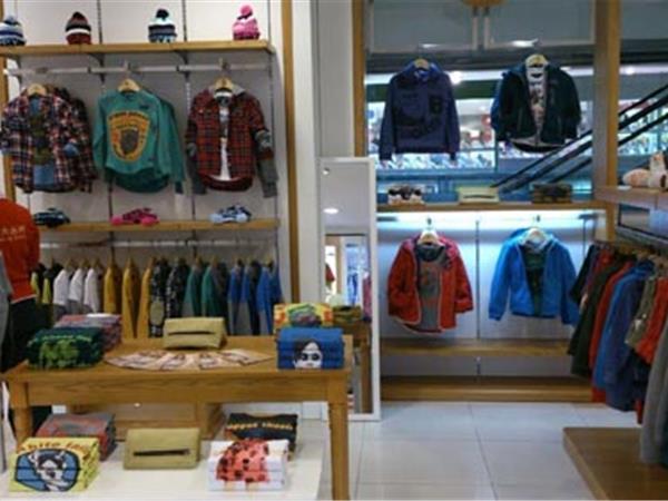 比尔叔叔时尚童装店铺展示