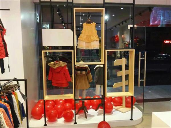艾可艾奇时尚童装店铺展示