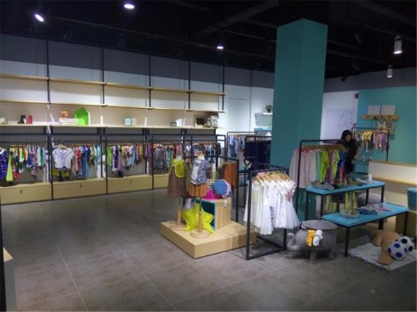丛林的鱼时尚童装店铺展示