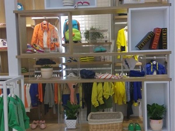 海贝时尚童装店铺展示