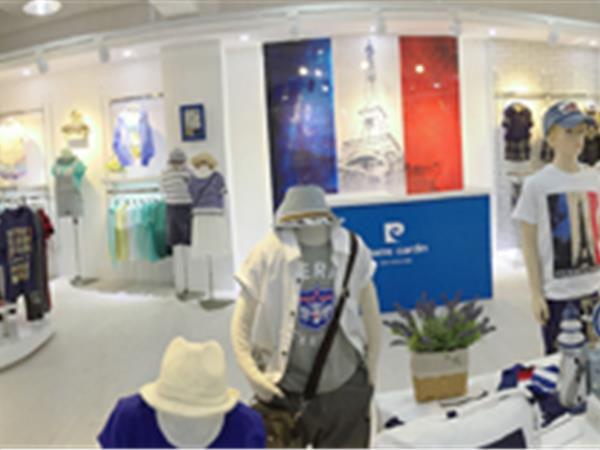 皮尔卡丹青少年装店铺展示