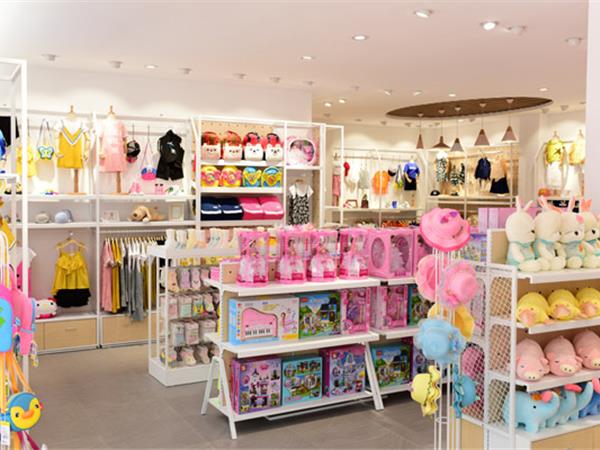唛吉乐时尚童装店铺展示