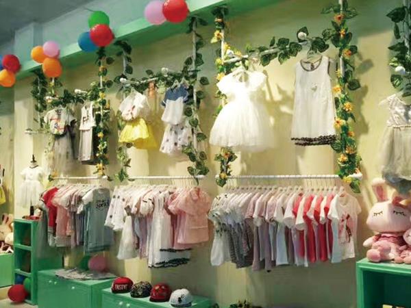 哈儿堡青少年装店铺展示
