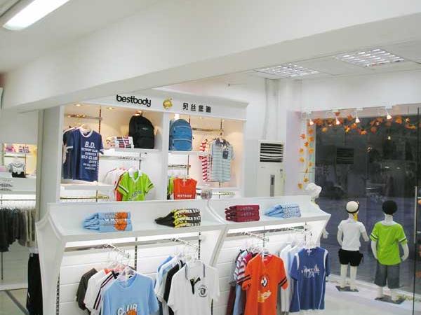 贝丝堡迪时尚童装店铺展示