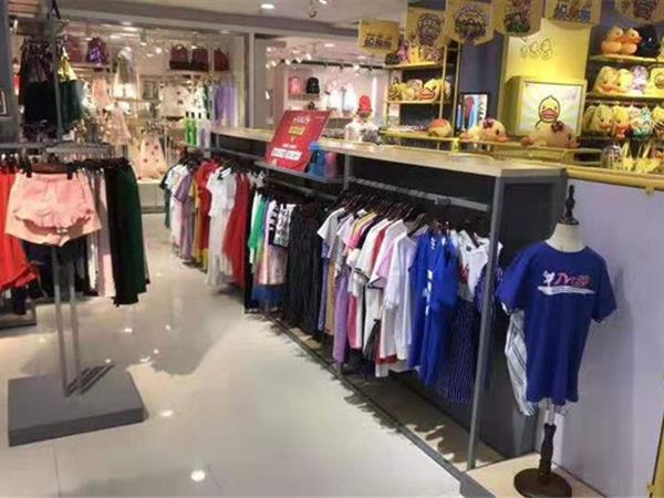 快乐丘比青少年装店铺展示