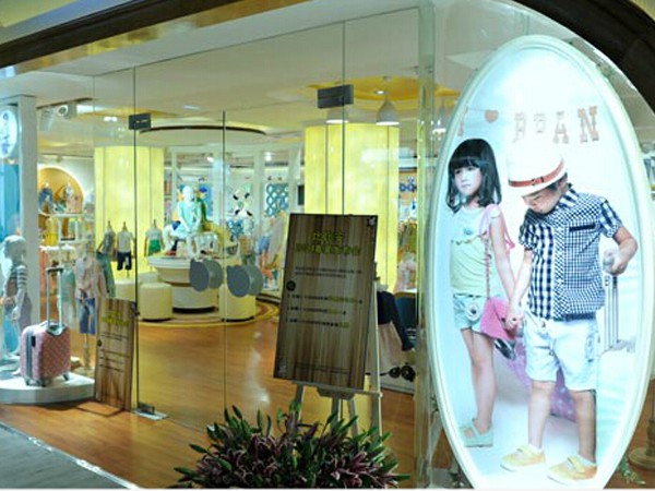 比比安时尚童装店铺展示