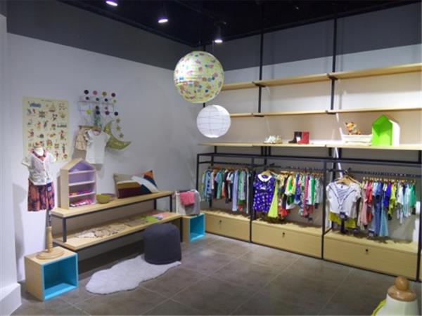 丛林的鱼时尚童装店铺展示