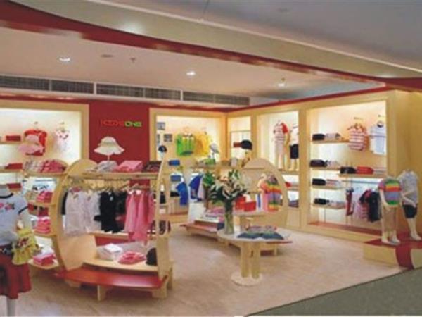 雪·苹果时尚童装店铺展示