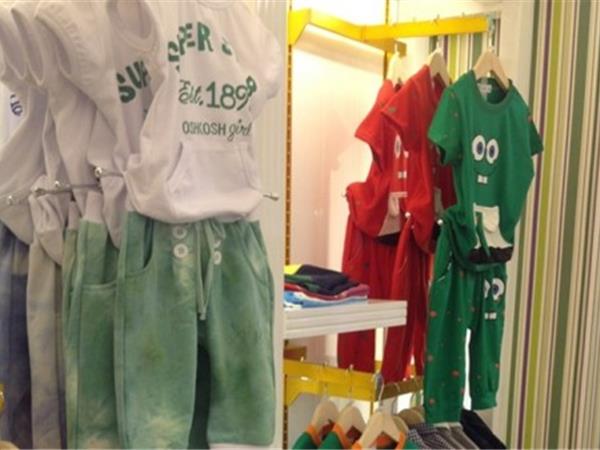 宝贝丫榜样时尚童装店铺展示