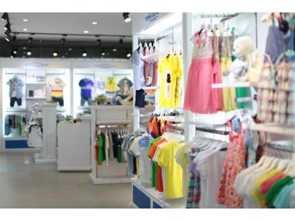 童乐坊青少年装店铺展示