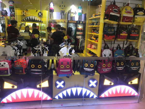 ELSTINKO时尚童装店铺展示